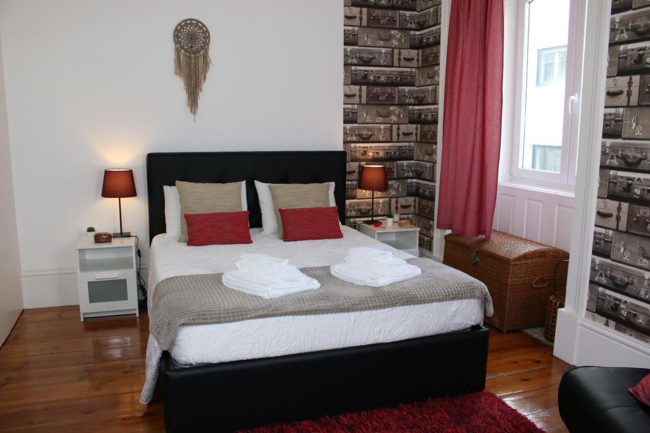 Apartment Almada Downtown - By Guest